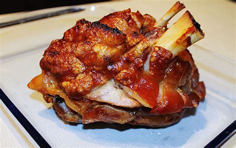 Knusprig gebratene Schweinshaxen von Tryumph800 Chefkoch