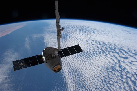 무료 이미지 과학 기술 항공기 차량 공간 푸른 위성 나사 대기권 밖 탐구 우주선 궤도 태양 전지 패널