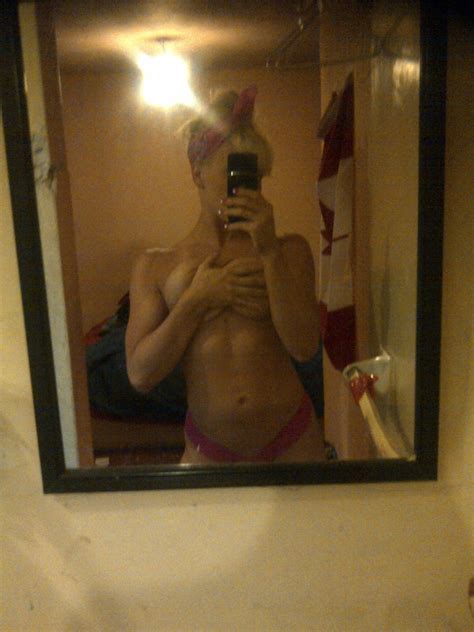 Taya Valkyrie Topless Photos Thefappening