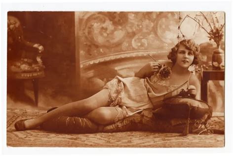 1920S FRENCH RISQUE Nude Pretty LOUNGING LINGERIE Lady Flapper Photo