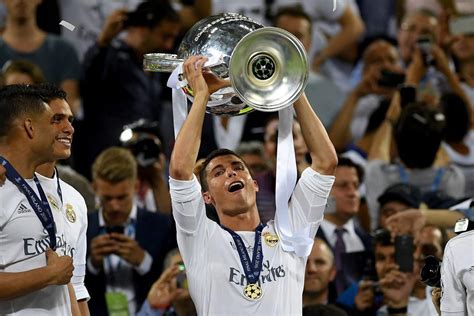 Cristiano Ronaldo With Ucl Trophy Wallpapers Wallpaper Cave