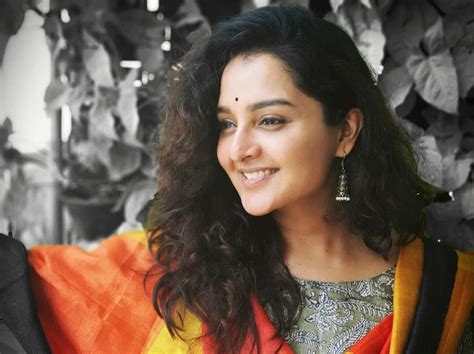 Video Lady Superstar Manju Warriers Jaw Dropping Arrival At The Set