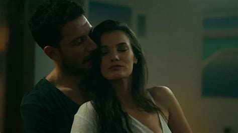 Aktris dizisinde Pınar Deniz ve Uraz Kaygılaroğlu nun ateşli sahneleri