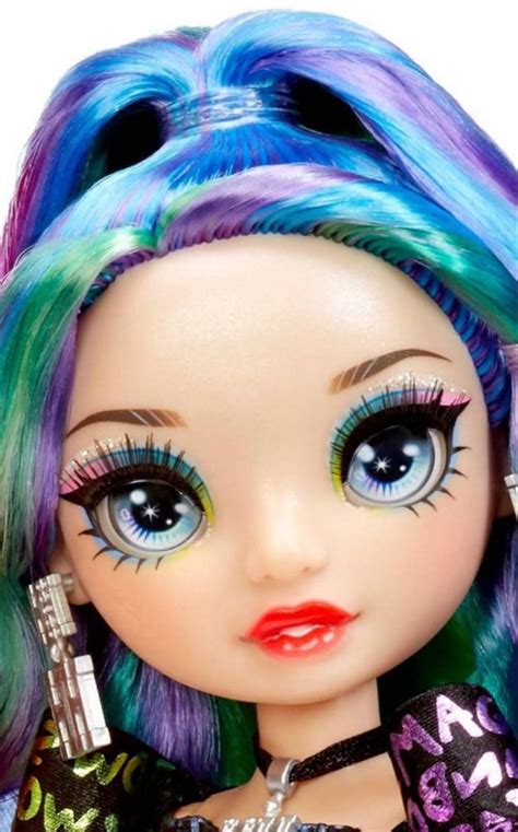 Novi Stars Big Eyes Makeup Inspo Holly Artsy Rainbow Edition