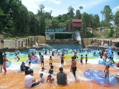 For everyone and all ages, bukit gambang water park is where you can experience the longest and highest water slides that were built in a beautiful landscape. Taman Tema Di Malaysia: Bukit Gambang Water Park