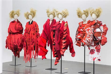 Rei Kawakubos Ever Avant Garde Fashion Lands At The Met 1stdibs