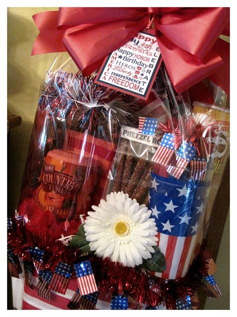 Send our sparkling fourth of july ecards to your friends, family and loved ones. This 4th of July themed basket contains paper plates, napkins, tablecloth, plastic cups ...