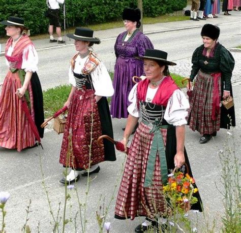 The Dirndl The Traditional Bavarian Dress Bavarian Dress European