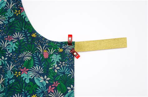 Die kleine version ist 140 cm lang und für ein babybettchen gedacht. Kinderschürze "LeCookie" - Gratis Schnittmuster & Anleitung | Snaply Magazin