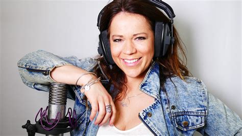 Contact Lizzie Crow Voice Over And Presenter