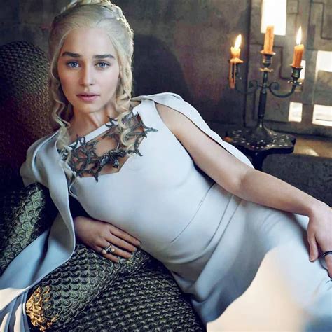 Gorgeous Queen Of Dragons Who Loves Emiliaclarke Khaleesi Jonsnow Daenerys Targaryen