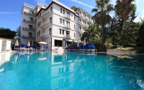 Hotel With Swimming Pool And Solarium In Sorrento Coast Hotel Caravel