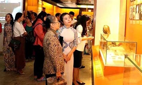 Museum Devotes Room To Portraits Of Heroic Vietnamese Mothers B O P