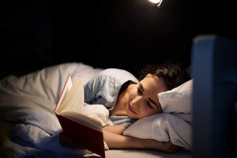 How Reading Before Bed Helps Me Sleep Popsugar Fitness Uk