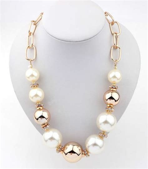 1001 Idées pour un collier de perles les façons de le porter et les