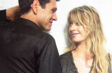 Son père l'artiste, parolier, guitariste et animateur de mais a ensuite été attiré par la guitare à cause des professions musicales de ses parents. Marc Lavoine et sa femme Sarah égéries de La Redoute