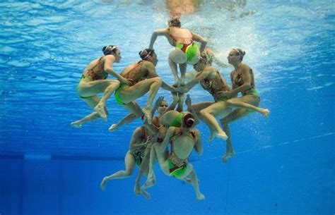 Στη συγχρονισένη κολύμβηση γίνονται δεκτά παιδιά απο 6 ετών και άνω. Συγχρονισμένη Κολύμβηση: Τα "δελφινάκια" μαθαίνουν να ...