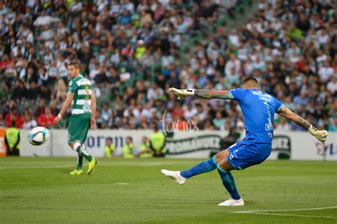 El nemesio diez recibió un nuevo duelo en la rivalidad entre toluca y club santos laguna. Santos vs Toluca J8 Liga MX - TAR.mx