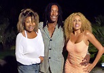 Tina turner (izquierda) posa junto a su hijo... | Loc | EL MUNDO