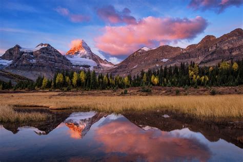 Mount Assiniboine The Matterhorn Of The Rockies Pixelmate