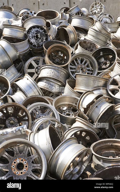 Car Alloy Wheels Hi Res Stock Photography And Images Alamy