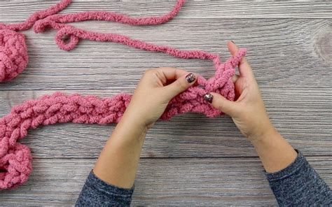 How To Knit A Chunky Blanket With Your Hands Goknitiinyourhat