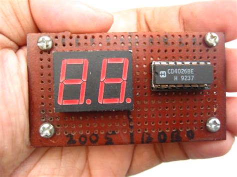 In this circuit the counter will advance after one minute or after every one second depending on the value of resistor selected. Bobo Elektronik: digital clock 11 - IC 4026