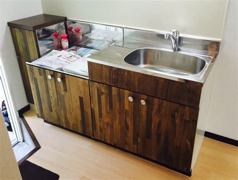 20:32 nico diy heimwerkerzeit recommended for you. 台所を低予算でDIYリフォーム!パイン材扉を使用して古臭い ...