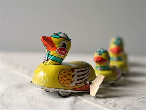 Vintage Tinmetal Wind Up Toy Mother Duck And Ducklings