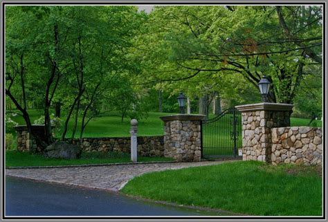 Driveway Entrance For Best Curb Appeal To Your Home — Artistic Outdoors