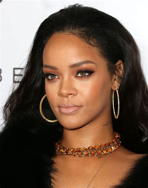 Pin By Walter Towe On Face Rihanna Looks Rihanna Fenty Rihanna Makeup