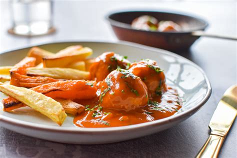 Kipgehaktballetjes In Tomatensaus Met Groenten Frietjes Kris Kookt