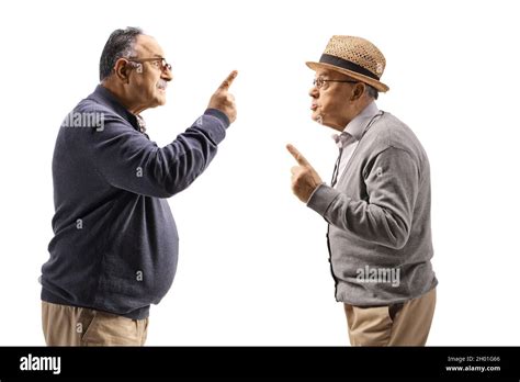 Foto De Perfil De Dos Hombres Maduros Enojados Con Un Argumento Aislado