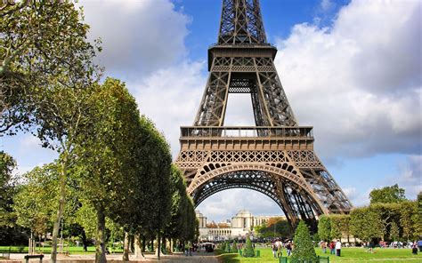 Gambar Menara Eiffel Untuk Wallpaper Hp