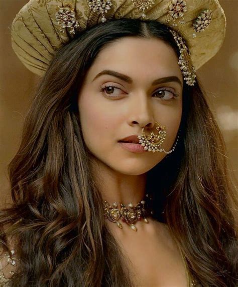 Pin By Jin Lhamaa On Fashion Deepika Padukone Style Indian Aesthetic