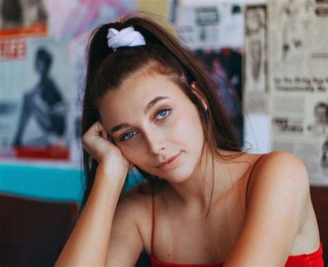However, not everyone is convinced. How much is Emma Chamberlain Net worth in 2020 - Bugle24