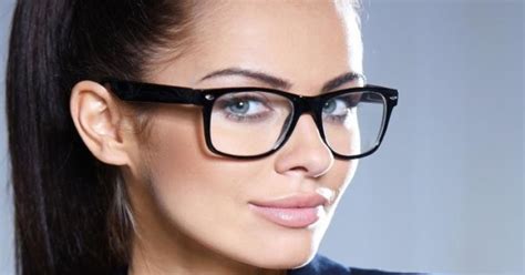 Do You Think Women Are More Attractive Wearing Glasses With Or Without Rims Girlsaskguys