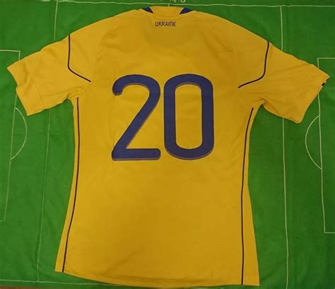 Präsentiert von live soccer tv. Ukraine Home Fußball-Trikots 2010 - 2011.