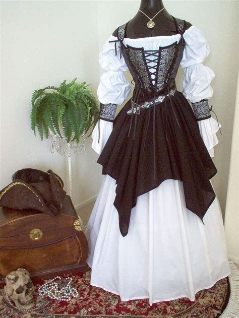 Complete Renaissance Pirate Wench Costume Different Fabrics Etsy Wench Costume Pirate