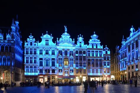 Stad Brussel huldigt nieuwe verlichting Grote Markt in ...