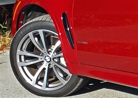 Gas mileage, engine, performance, warranty, equipment and more. 2016 BMW X6 xDrive50i Road Test Review | The Car Magazine