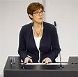 Kramp-Karrenbauer fordert mehr Geld für Verteidigung - WELT
