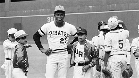 On This Day In History August 18 1934 Baseball Star Roberto Clemente