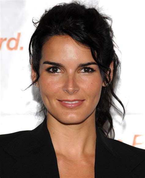 Angie Harmon Biography Famous Biographies