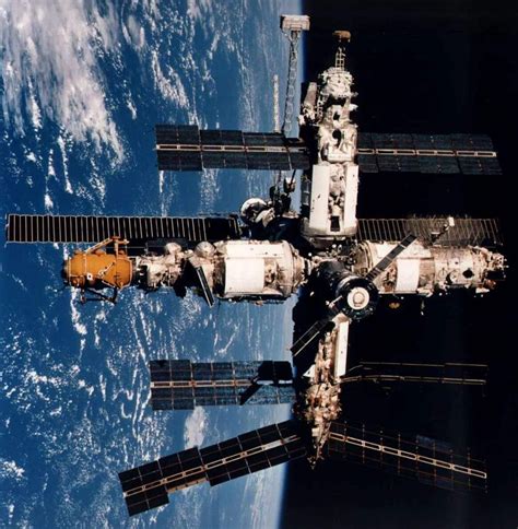 La Station Spatiale Mir Reflet De La Puissance Soviétique Désorbitée Il Y A 20 Ans