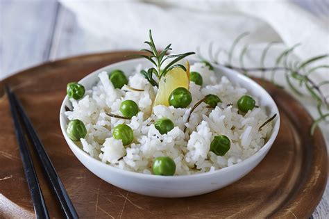 Ecco una ricetta per realizzare una minestra vegetariana squisita e profumata da servire ben calda: Riso basmati profumato al limone, zenzero e rosmarino ...