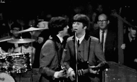 Гифка The Beatles музыка музыкальный гиф картинка скачать