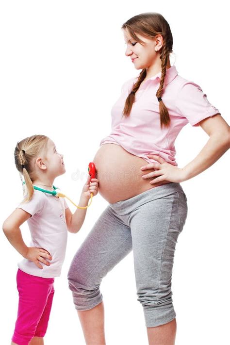 Mooie Zwangere Vrouw Met Haar Dochter Stock Foto Image Of Kaukasisch Volwassen 28926988
