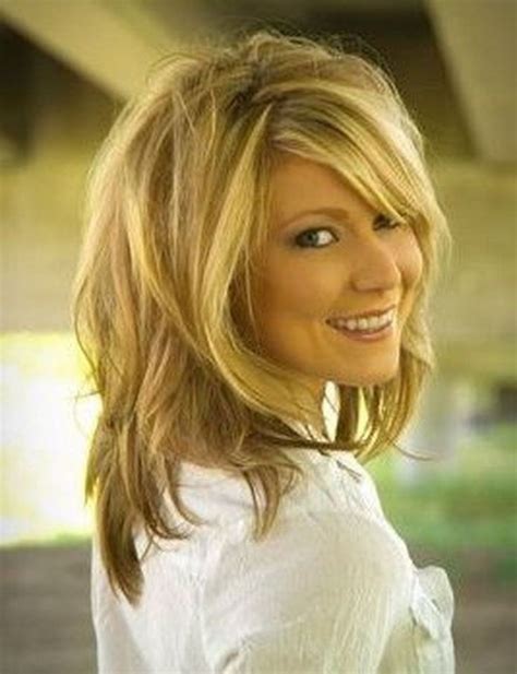 Medium length hairstyles are women's perfect choice as they come at the optimum spot between too long and too short hair lengths. 20+Fabulous Hairstyles For Medium And Shoulder length Hair ...