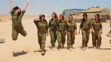 Soldatinnen In Der Israelischen Armee Bildband Von Simon Akstinat